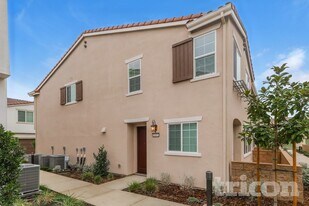 10492 Viva Ct in Elk Grove, CA - Building Photo