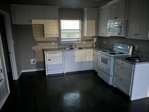 117 Quail Meadows Dr in Rio Vista, TX - Building Photo - Building Photo