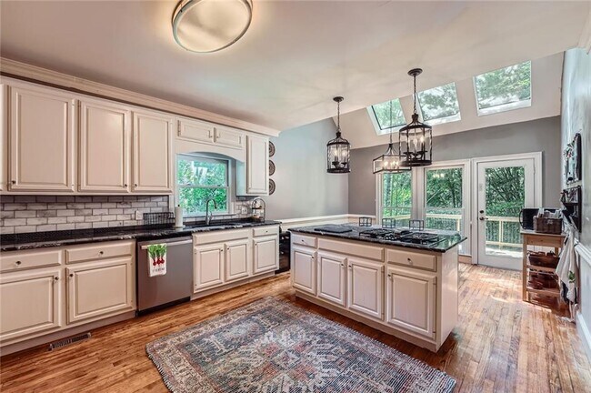 110 Boulder Dr in Roswell, GA - Building Photo - Building Photo