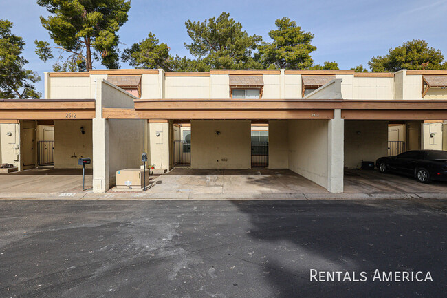 2510 W Rue De Lamour Ave in Phoenix, AZ - Building Photo - Building Photo