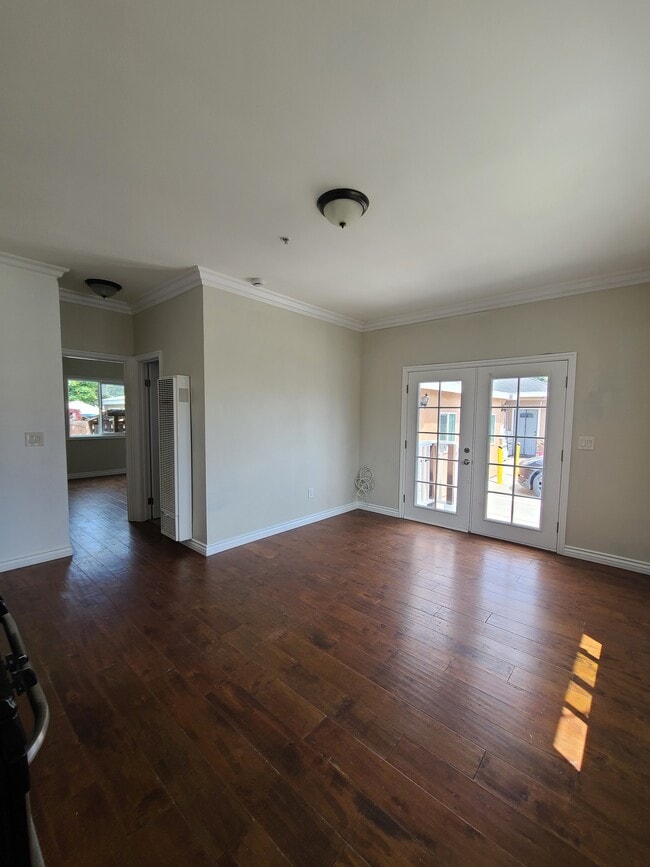 645 E Central Ave in Santa Ana, CA - Building Photo - Building Photo