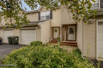 14 Lucia Ct in Matawan, NJ - Building Photo - Building Photo
