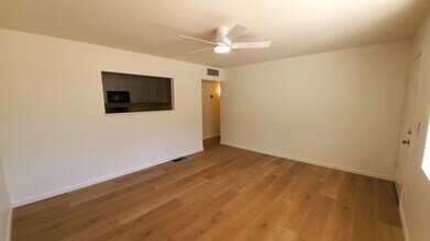 1128 E Orchid Ln in Phoenix, AZ - Building Photo - Building Photo