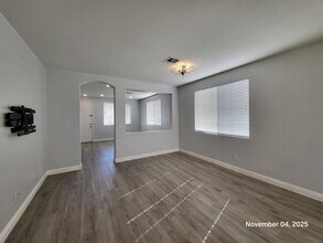 5533 Sterling Valley Ct in Las Vegas, NV - Building Photo - Building Photo