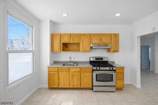 793 E 19th St in Paterson, NJ - Building Photo