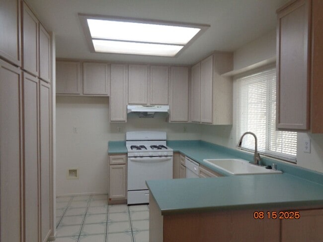 3207 Rodney St in Rosamond, CA - Building Photo - Building Photo