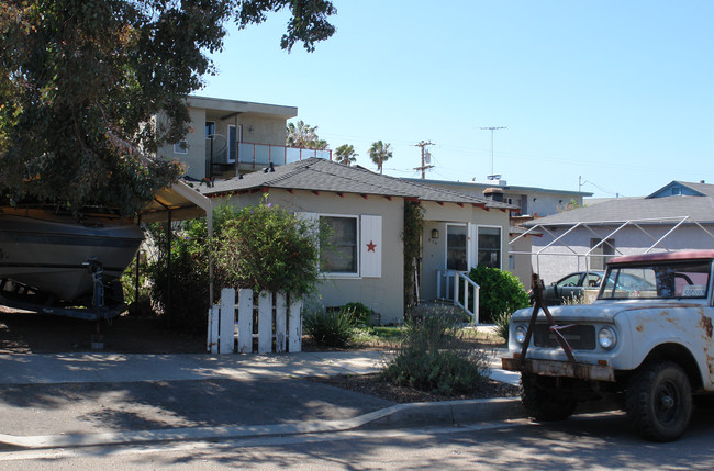 967-975 Tourmaline St in San Diego, CA - Building Photo - Building Photo