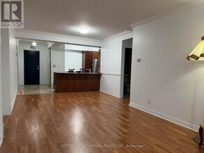 100 Promenade Cir in Vaughan, ON - Building Photo - Building Photo