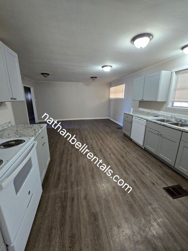 property at 1295 E Houston St