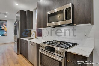 2623 44th Ave SW in Seattle, WA - Foto de edificio - Building Photo