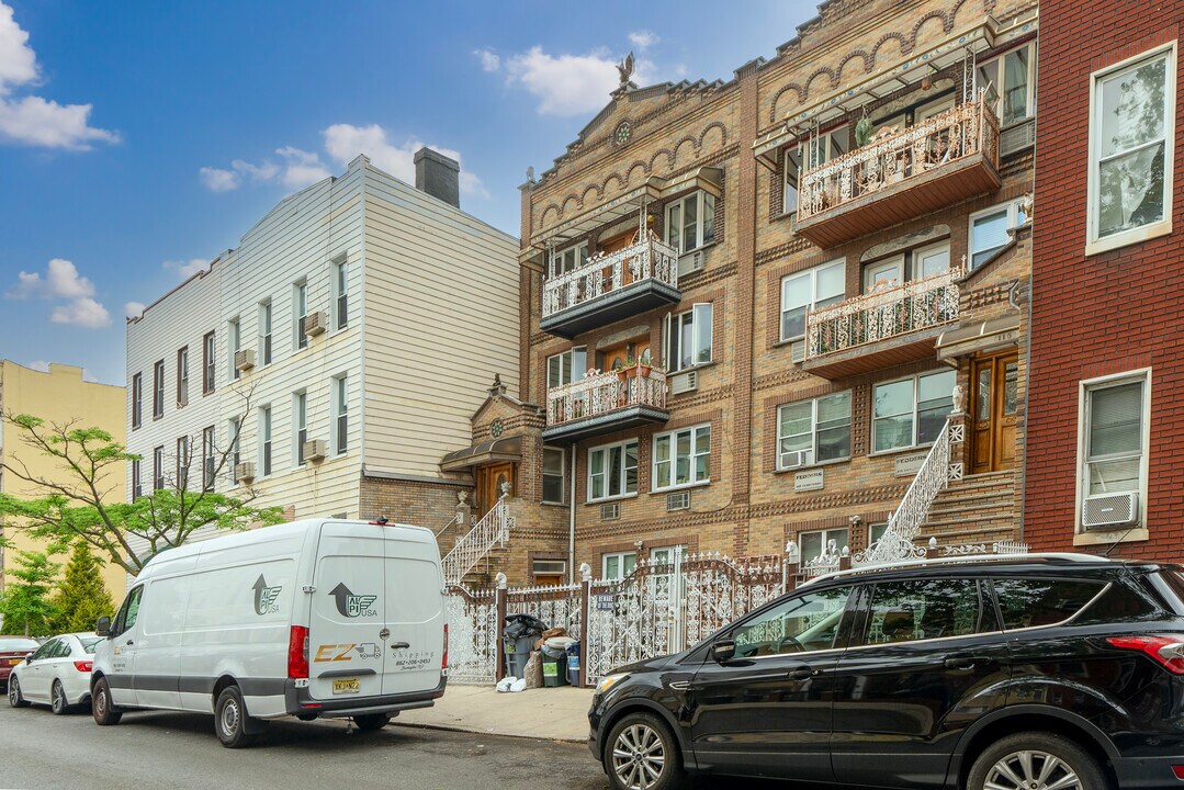 113 Diamond St in Brooklyn, NY - Foto de edificio