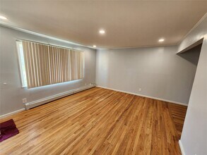 29 Lenox Ave in Westbury, NY - Building Photo - Building Photo