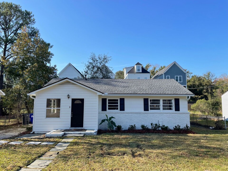 1089 Buist Ave in North Charleston, SC - Building Photo