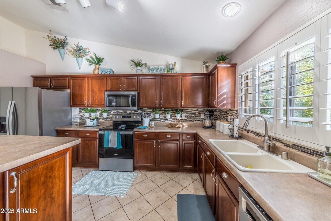 15651 N 164th Ln in Surprise, AZ - Building Photo