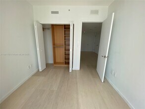 1300 S Miami Ave, Unit 2405 in Miami, FL - Foto de edificio - Building Photo