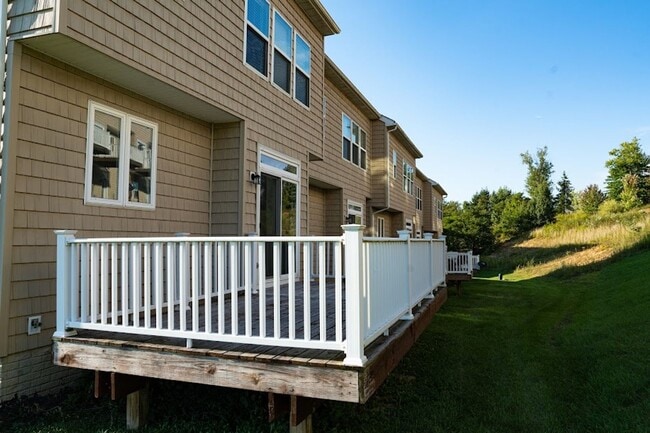 3502 Sun Trl in Morgantown, WV - Building Photo - Building Photo