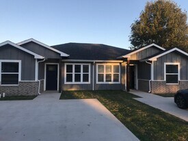 904 N Bush Ave in Denison, TX - Building Photo