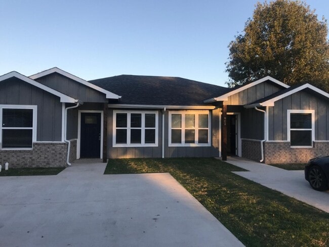 property at 902 N Bush Ave