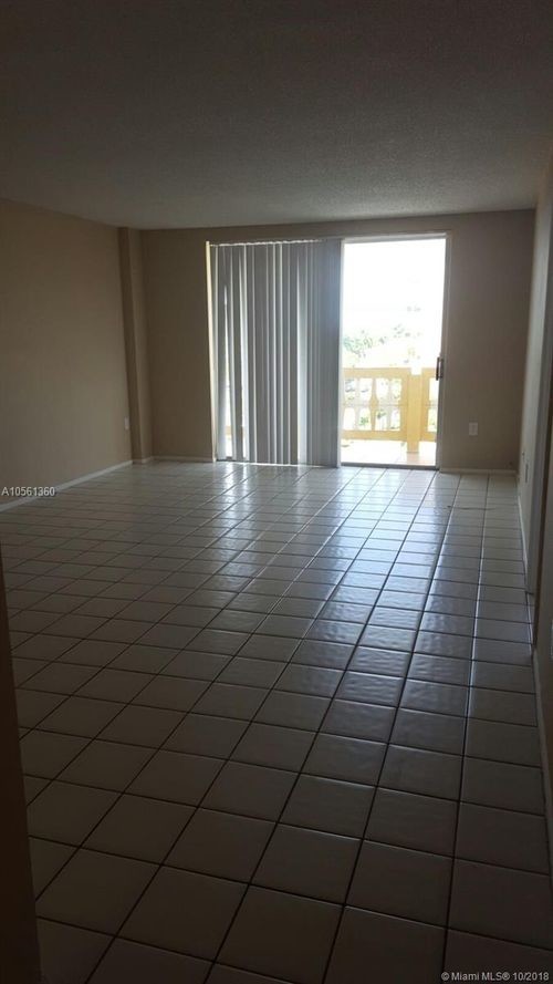 15600 NW 7th Ave-Unit -517 in North Miami Beach, FL - Building Photo - Building Photo