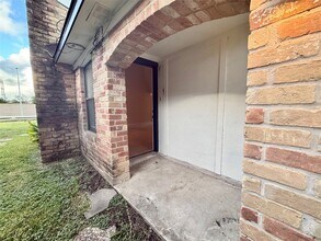8915 Emnora Ln in Houston, TX - Building Photo - Building Photo