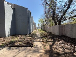 219 Fry St, Unit 5 in Denton, TX - Building Photo - Building Photo