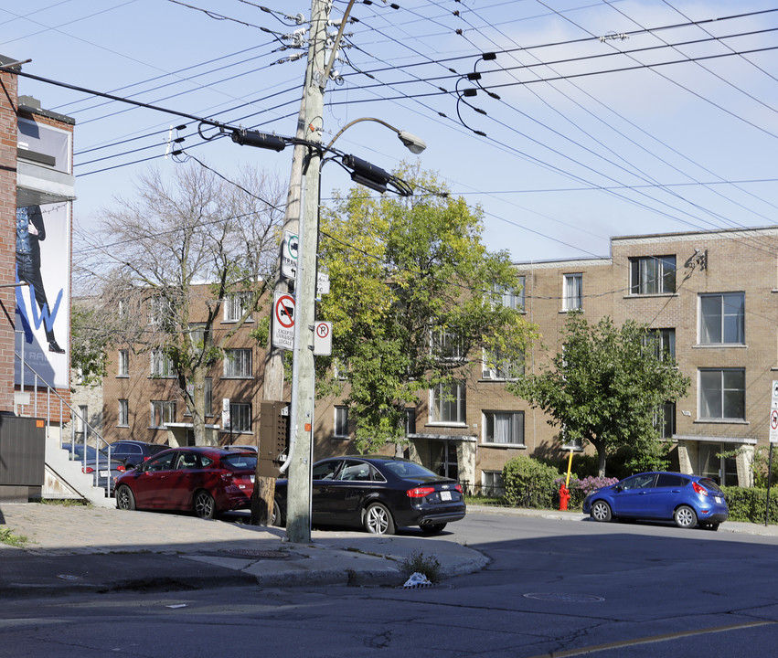 9135 du Parc in Montréal, QC - Building Photo