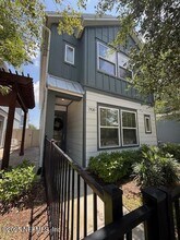7430 Beach Walk Place in Jacksonville, FL - Building Photo - Building Photo