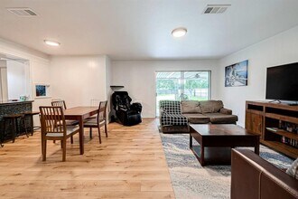 9654 Meadowland Dr in Houston, TX - Building Photo - Building Photo