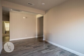 2125 Las Rosas Ave in Clovis, CA - Building Photo - Building Photo