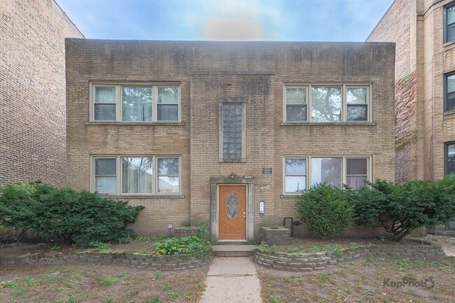 property at 2041 W Jarvis Ave