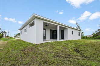 2751 NW 42nd Pl in Cape Coral, FL - Building Photo - Building Photo