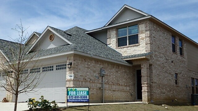 4926 Villas Drive in Sanger, TX - Building Photo - Building Photo