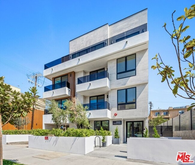 property at 1414 S Beverly Dr