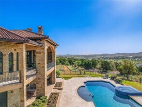 4212 Serene Hills Dr in Austin, TX - Foto de edificio - Building Photo