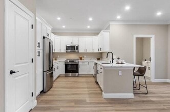 1801 W Katella Ave in Anaheim, CA - Building Photo - Building Photo