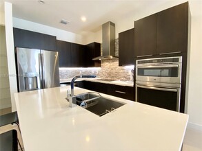 6415 NW 102nd Path, Unit 106 in Doral, FL - Building Photo - Building Photo