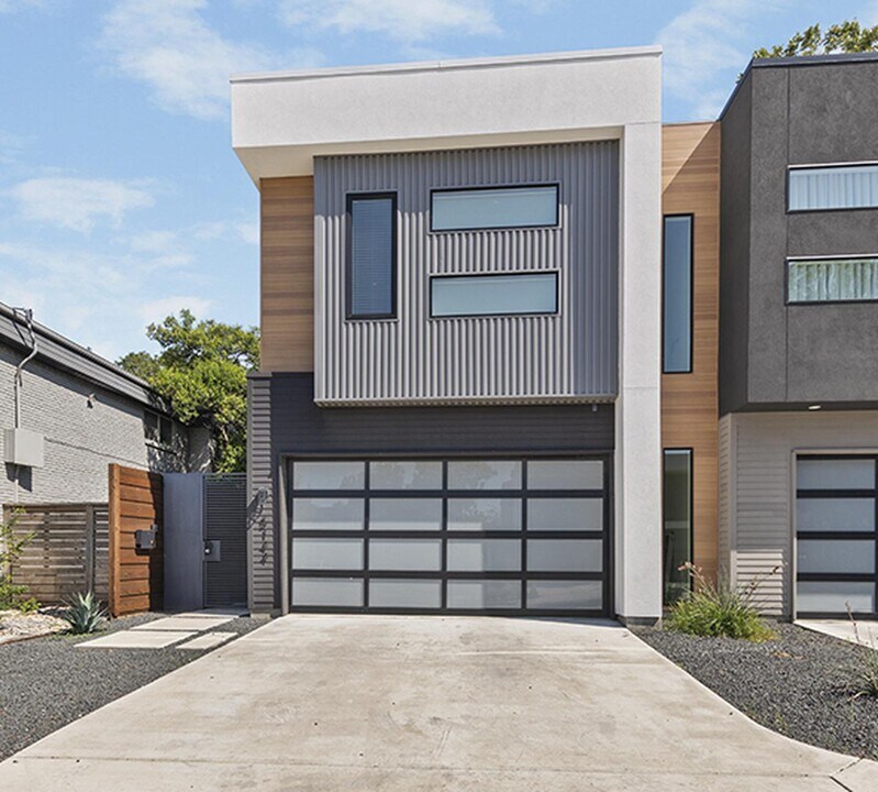 Modern design Oak Lawn townhouse by Inwood in Dallas, TX - Building Photo
