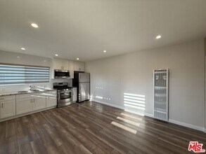 2012 S Holt Ave in Los Angeles, CA - Building Photo - Building Photo