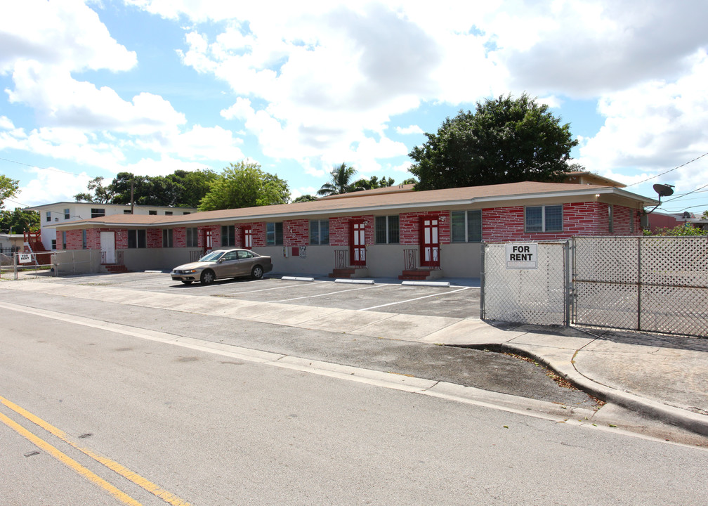 440 NW 35th St in Miami, FL - Foto de edificio