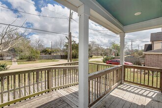 2314 Avenue G in Dickinson, TX - Building Photo - Building Photo