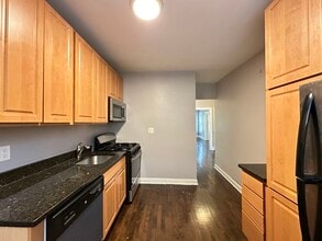 4446 N Central Park Ave, Unit J08P in Chicago, IL - Building Photo - Building Photo