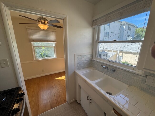 554 E Cypress Ave, Unit B