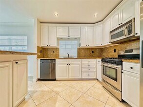 21020 NE 18th Ct in Miami, FL - Building Photo - Building Photo