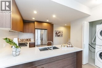 6033 Gray Ave in Vancouver, BC - Building Photo - Building Photo