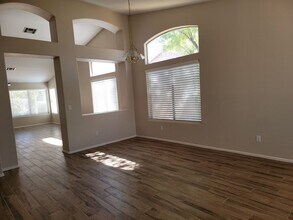 8362 W Paradise Dr in Peoria, AZ - Building Photo - Building Photo