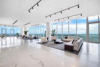 300 Biscayne Boulevard Way, Unit 2308 in Miami, FL - Building Photo - Building Photo