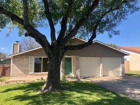 11108 Applewood Dr in Austin, TX - Building Photo