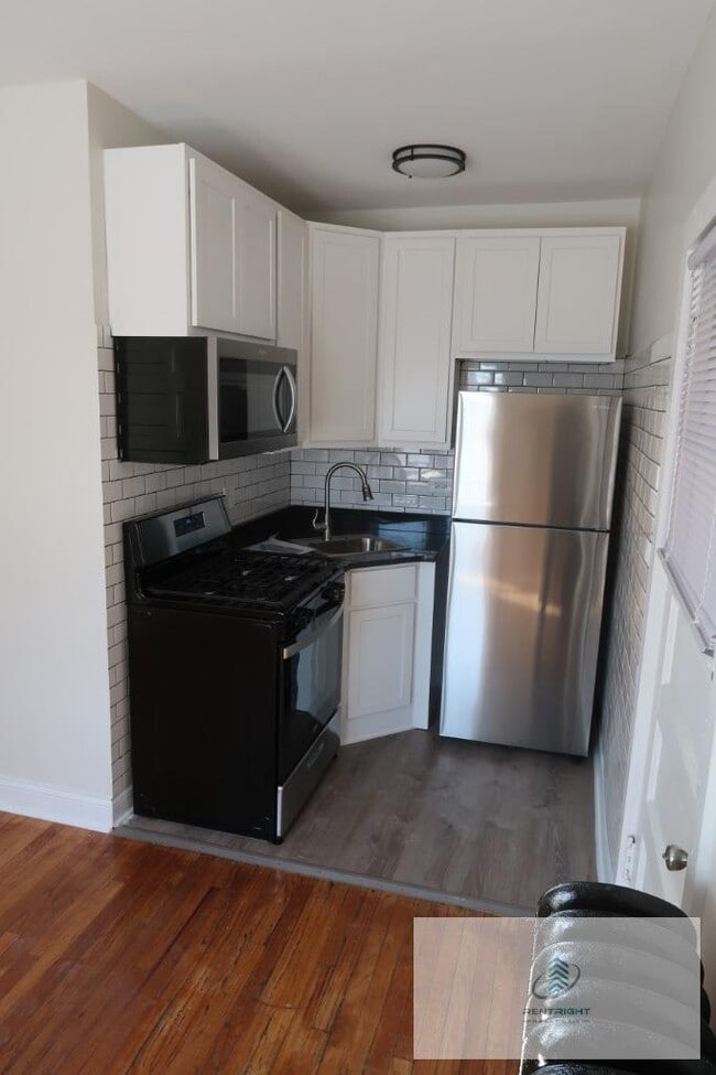 property at 1700-1710 W Albion Ave