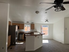 443 Holmes Ln in Sugarloaf, CA - Building Photo - Building Photo