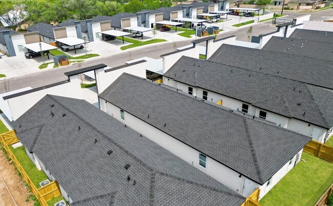 2900 S Links Dr in Edinburg, TX - Building Photo - Building Photo